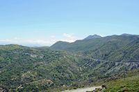 La ville de Vryssès en Crète. La vallée de la Mousselas entre Angathes et Kryoneritis. Cliquer pour agrandir l'image.