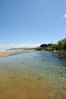 Le village de Georgioupoli en Crète. Embouchure de la rivière Perastikos. Cliquer pour agrandir l'image.