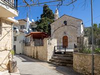 Le village de Gonia en Crète. L'église de la Nativité de la Vierge à Kalonyktis (auteur C. Messier). Cliquer pour agrandir l'image.