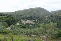 Le village de Gonia en Crète. Le village et les gorges de Moundros. Cliquer pour agrandir l'image.
