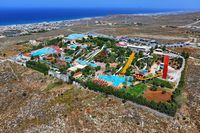 Le village de Gouvès en Crète. Le parc aquatique Watercity vu du ciel (auteur P. Kioupakis). Cliquer pour agrandir l'image.