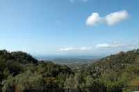 Vista sobre el vallejo de las mariposas desde Kalopétra en Rodas. Haga clic para ampliar la imagen.