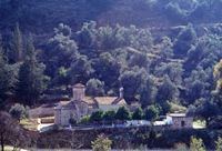 Le village de Kalyvès en Crète. L'église Agios Nikolaos à Kiriakosélia. Cliquer pour agrandir l'image.