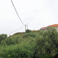 Le village de Kalyves en Crète. Les ruines du castel di Bicorna. Cliquer pour agrandir l'image.