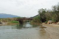 Le village de Kalyves en Crète. L'embouchure du fleuve Kyliaris. Cliquer pour agrandir l'image.