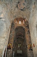 Le village de Kalyves en Crète. La nef centrale de l'église Notre-Dame Zerviotissa près de Stylos. Cliquer pour agrandir l'image.