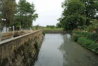 Le village de Kalyves en Crète. Les sources de la rivière Kyliaris à Stylos. Cliquer pour agrandir l'image.