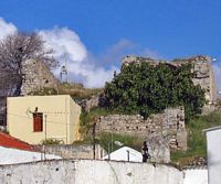 Ruínas da torre de Krémasti à Rodes. Clicar para ampliar a imagem.