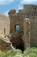 Muralhas arruinados do castelo de Kastelos à Rodes. Clicar para ampliar a imagem.