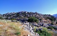 Le village de Kritsa en Crète. Ruines de la cité dorienne de Lato. Cliquer pour agrandir l'image.