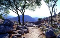 Le village de Kritsa en Crète. Ruines du prytanée de la cité dorienne de Lato. Cliquer pour agrandir l'image.