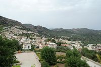Le village de Kritsa en Crète. Vue du village. Cliquer pour agrandir l'image.