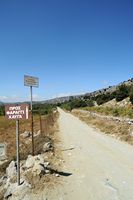 Le village de Kritsa en Crète. Chemin vers la gorge de Chavgas sur le plateau de Katharo. Cliquer pour agrandir l'image.