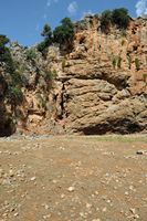 Le village de Marathos en Crète. Le gouffre de Voulismeno Aloni. Cliquer pour agrandir l'image.