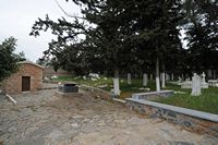 Le village de Marathos en Crète. Mémorial du massacre de Damasta. Cliquer pour agrandir l'image.