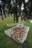 Le village de Marathos en Crète. Tombe de martyrs du village de Damasta. Cliquer pour agrandir l'image.