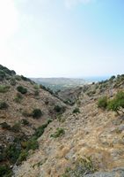 Le village de Milatos en Crète. Le village vu depuis la grotte. Cliquer pour agrandir l'image.