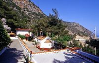 Le village de Milatos en Crète. Le monastère Saint-Georges de Selinari. Cliquer pour agrandir l'image.