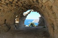 Le village et le château de Monolithos sur l’île de Rhodes. Ancienne chapelle de la forteresse de Monolithos. Cliquer pour agrandir l'image.