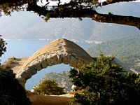 Kasteel van Monolithos in Rhodos. Klikken om het beeld te vergroten.