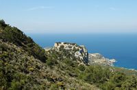 Le village et le château de Monolithos sur l’île de Rhodes. Vue d'ensemble de la forteresse de Monolithos. Cliquer pour agrandir l'image.