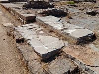 Le village de Palékastro en Crète. Escaliers du bâtiment 1 du site archéologique de Roussolakos (auteur Olaf Tausch). Cliquer pour agrandir l'image.