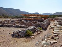 Le village de Palékastro en Crète. Le bâtiment 5 du site archéologique de Roussolakos (auteur Olaf Tausch). Cliquer pour agrandir l'image.