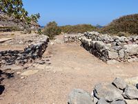 Le village de Palékastro en Crète. Carrefour de la rue principale du site archéologique de Roussolakos (auteur Olaf Tausch). Cliquer pour agrandir l'image.