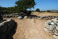 Le village de Palékastro en Crète. Carrefour principal du site archéologique de Roussolakkos. Cliquer pour agrandir l'image.