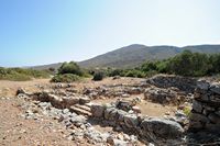 Le village de Palékastro en Crète. La maison N du site archéologique de Roussolakkos. Cliquer pour agrandir l'image.