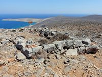 Le village de Palékastro en Crète. Les ruines du sanctuaire de Petsofas (auteur Olaf Tausch). Cliquer pour agrandir l'image.