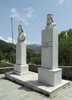 Le village de Patsianos en Crète. Bustes de célébrités natives de Kallikratis. Cliquer pour agrandir l'image.