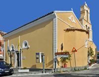 Le village de Pélékas sur l’île de Corfou. L'église Saint-Nicolas et Saint-Antoine (auteur Marc Ryckaert). Cliquer pour agrandir l'image.