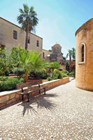 Le monastère d'Agia Triada en Crète. Les jardins. Cliquer pour agrandir l'image.