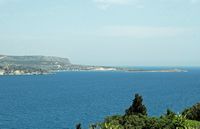 La presqu’île de l’Akrotiri en Crète. L'îlot de Palaiosouda vu depuis Kalami. Cliquer pour agrandir l'image.