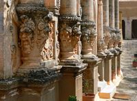 La presqu’île de l’Akrotiri en Crète. Mascarons de l'église du monastère du Gouverneto (auteur Wolfgang Sauber). Cliquer pour agrandir l'image.