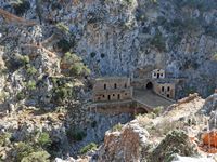 La presqu’île de l’Akrotiri en Crète. Le monastère du Katholiko (auteur Gerd-HH). Cliquer pour agrandir l'image.