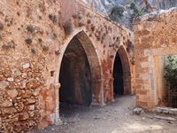 La presqu’île de l’Akrotiri en Crète. Le monastère du Katholiko (auteur C. Messier). Cliquer pour agrandir l'image.