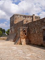 La presqu’île de l’Akrotiri en Crète. Le monastère Saint-Jean le Miséricordieux à Pazinos (auteur C. Messier). Cliquer pour agrandir l'image.