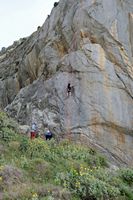 Le village de Plakias en Crète. La falaise de Plakias. Cliquer pour agrandir l'image.