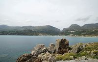 Le village de Plakias en Crète. Le promontoire et la baie de Plakias. Cliquer pour agrandir l'image.