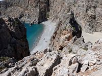 Le village de Pyrgos en Crète. La plage d'Agiofarango (auteur Dretakis Manolis). Cliquer pour agrandir l'image.
