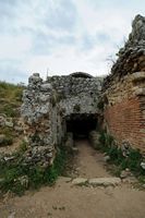 La cité antique d'Aptera en Crète. La citerne à trois nefs. Cliquer pour agrandir l'image.