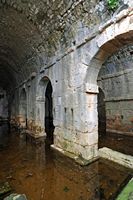 La cité antique d'Aptera en Crète. La citerne à trois nefs. Cliquer pour agrandir l'image.