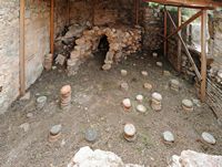 La cité antique d'Aptera en Crète. L'hypocauste des thermes romains de l'est. Cliquer pour agrandir l'image.