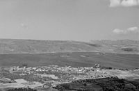 Le village de Souda en Crète. Navires de guerre dans la rade de Souda en 1943 (auteur Karl Ottahal). Cliquer pour agrandir l'image.