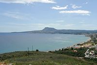 Le village de Souda en Crète. La côte de l'Apokoronas vue depuis la forteresse ottomane d'Itzeddin. Cliquer pour agrandir l'image.
