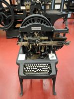 Le village de Souda en Crète. Presse d'imprimerie au Musée de la typographie. Cliquer pour agrandir l'image.
