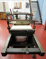 Le village de Souda en Crète. Presse d'imprimerie au Musée de la typographie. Cliquer pour agrandir l'image.