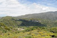 Le village de Thronos en Crète. Genna, Thronos et Kalogeros vus depuis la route de Meronas. Cliquer pour agrandir l'image.